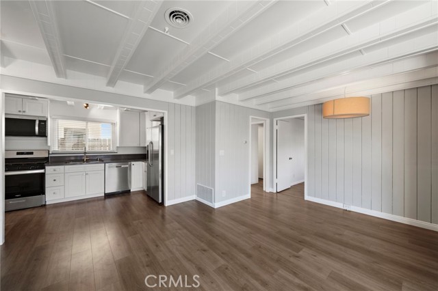 Detail Gallery Image 6 of 24 For 3212 2nd, Corona Del Mar,  CA 92625 - 2 Beds | 2 Baths