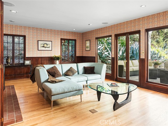 1624 Arboles Drive, Glendale CA: https://media.crmls.org/medias/e552a331-f380-4710-a569-67ef708bfd96.jpg