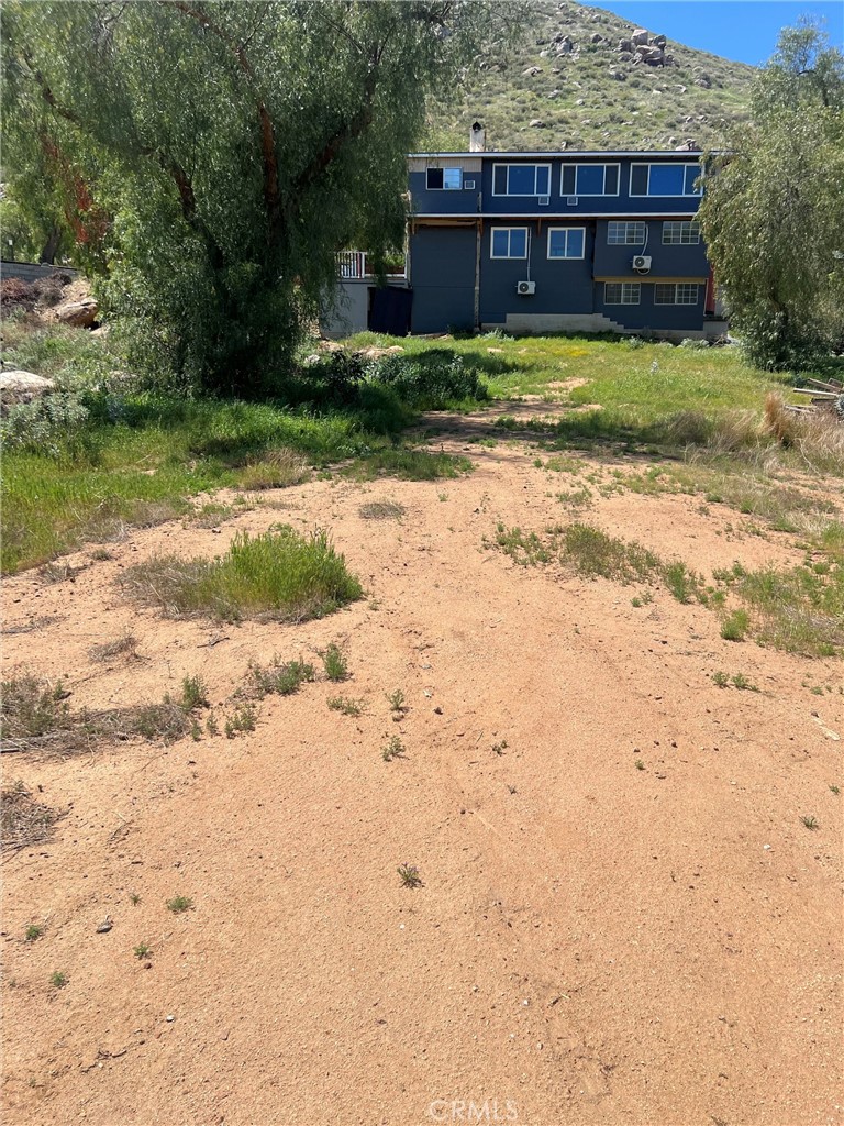https://media.crmls.org/medias/e553e436-46f6-43dc-b232-f029c94653fe.jpg?preset=X-Large