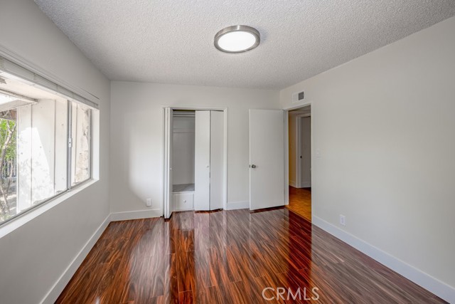 19443 Superior Street, Northridge CA: https://media.crmls.org/medias/e553f8bd-629e-478b-8574-7eede0dbcd4b.jpg