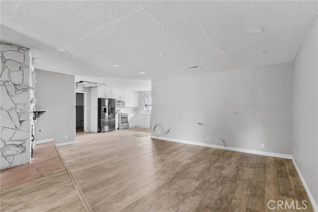 1754 N 1st Avenue, Upland CA: https://media.crmls.org/medias/e5540785-bea4-4572-96ac-7c5011ec54e8.jpg