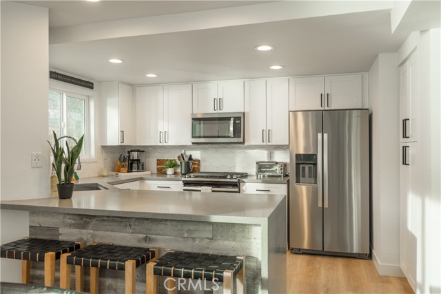 Detail Gallery Image 11 of 35 For 38994 Willow Landing, Big Bear Lake,  CA 92315 - 4 Beds | 3 Baths