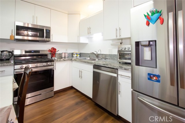 Detail Gallery Image 13 of 30 For 9551 via Ricardo, Burbank,  CA 91504 - 3 Beds | 2/1 Baths