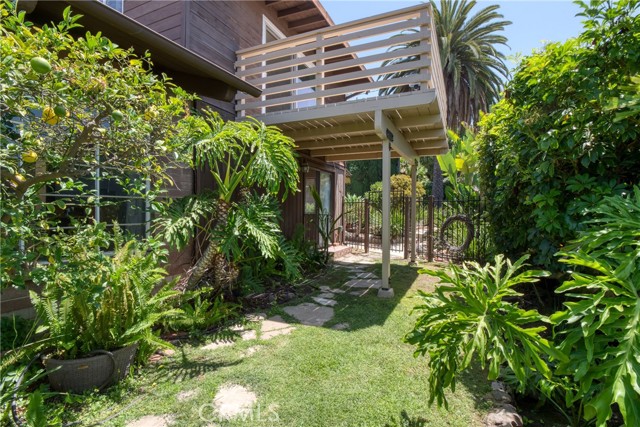 1878 Molino N Avenue, Signal Hill CA: https://media.crmls.org/medias/e55521be-475c-45bd-8c4a-6da784505ec2.jpg