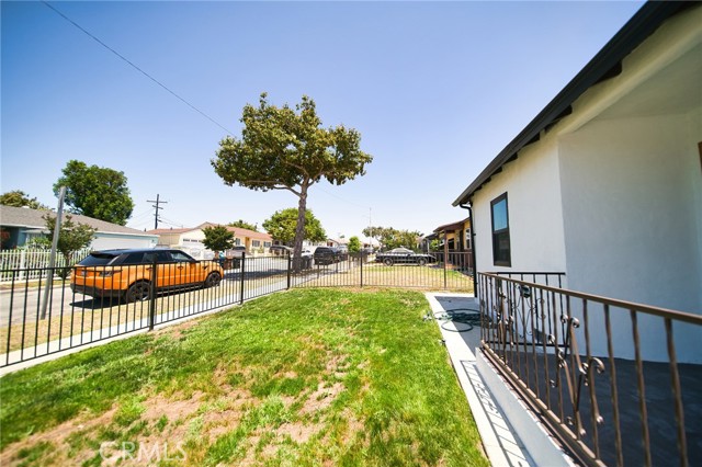 1336 W 118th Street, Los Angeles CA: https://media.crmls.org/medias/e555738c-1d4e-4a93-a9b5-e7f087d79e39.jpg