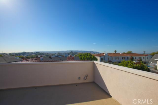 215 Irena Avenue, Redondo Beach, California 90277, 4 Bedrooms Bedrooms, ,3 BathroomsBathrooms,Residential,Sold,Irena,S11023009