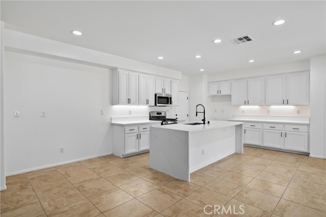 Detail Gallery Image 20 of 39 For 205 Logan, Beaumont,  CA 92223 - 5 Beds | 3 Baths