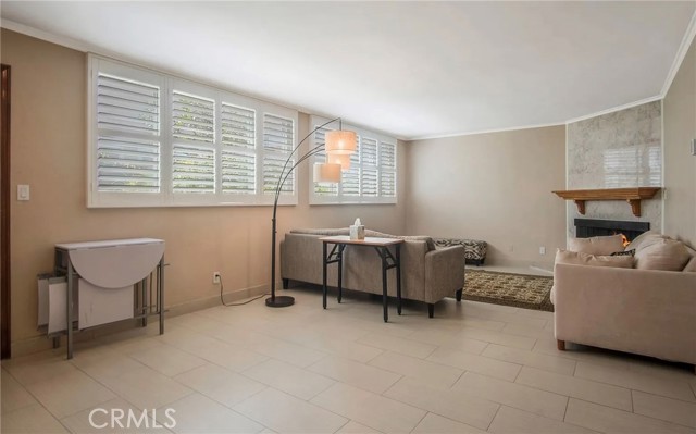 Detail Gallery Image 2 of 20 For 3121 Colorado Ave, Santa Monica,  CA 90404 - 3 Beds | 2/1 Baths
