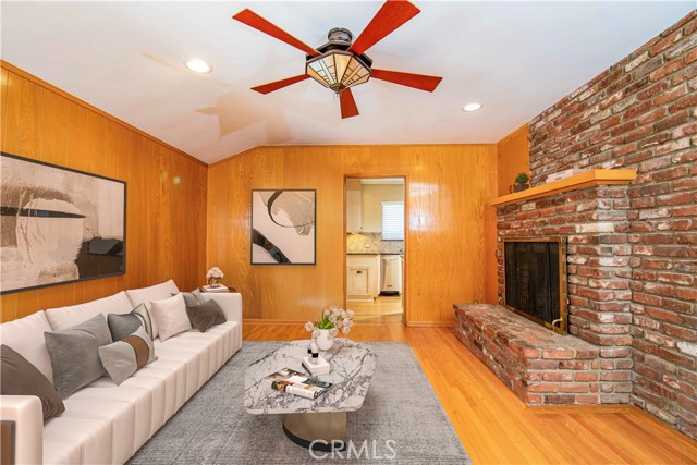 15142 Tuba Street, Mission Hills (San Fernando) CA: https://media.crmls.org/medias/e556db1d-e0d9-4886-b277-ffefe1a4ac41.jpg