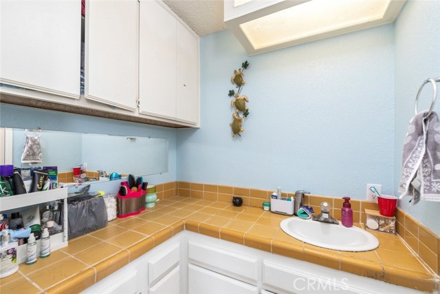 17733 Fresno Street, Hesperia CA: https://media.crmls.org/medias/e5576926-3ab2-4841-a3aa-c2a3e0745d08.jpg
