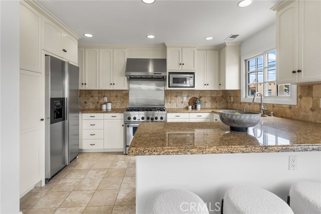 Detail Gallery Image 9 of 29 For 600 1/2 36th, Newport Beach,  CA 92663 - 2 Beds | 2/1 Baths