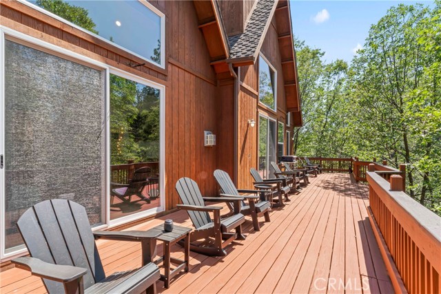 1019 Pintail Circle, Lake Arrowhead CA: https://media.crmls.org/medias/e558dd1d-5aae-4bc3-b841-b2d8054da06f.jpg