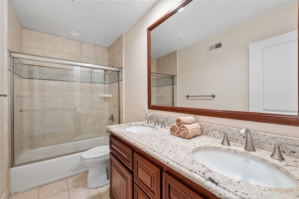 E558eb11 C7c3 4d08 8b55 189c860e7482