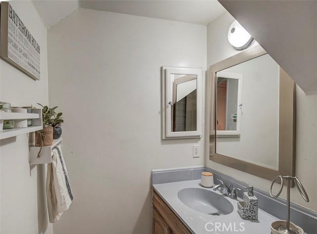 2119 W Edinger UNIT A, Santa Ana CA: https://media.crmls.org/medias/e559ba38-f51b-4447-b5ff-0c129f1c18c2.jpg