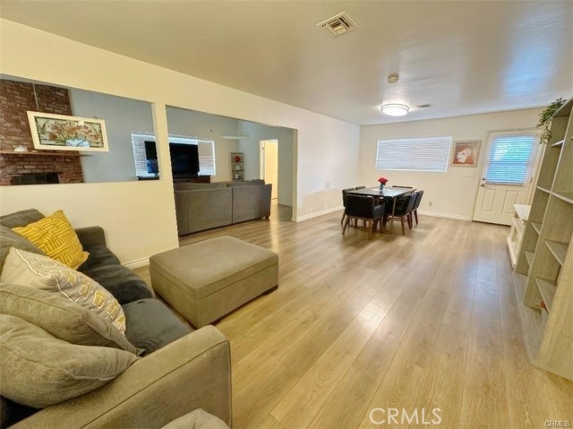 Detail Gallery Image 9 of 20 For 23827 Friar St, Woodland Hills,  CA 91367 - 3 Beds | 2 Baths