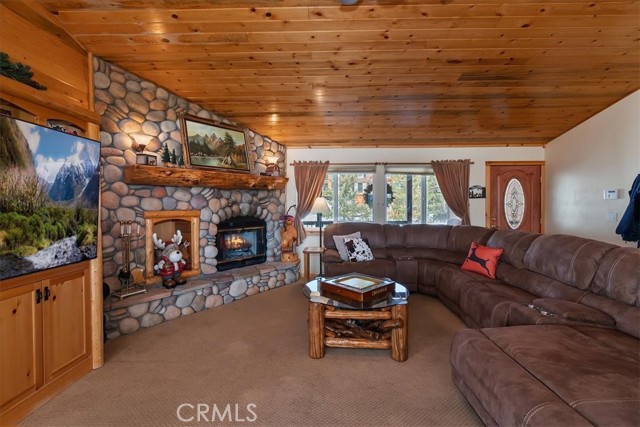 Detail Gallery Image 10 of 75 For 42545 Pegasus, Big Bear Lake,  CA 92315 - 5 Beds | 4 Baths