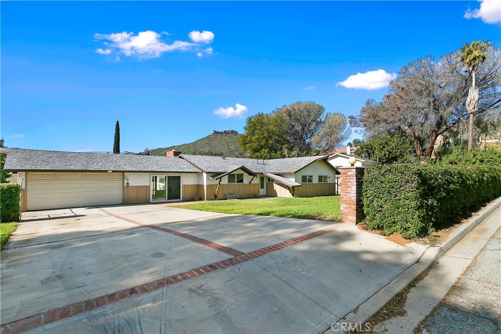 5635 Sharon Way, Jurupa Valley, CA 92509