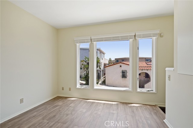 221 33rd Street, Manhattan Beach, California 90266, 3 Bedrooms Bedrooms, ,1 BathroomBathrooms,Residential,Sold,33rd,SB22087208