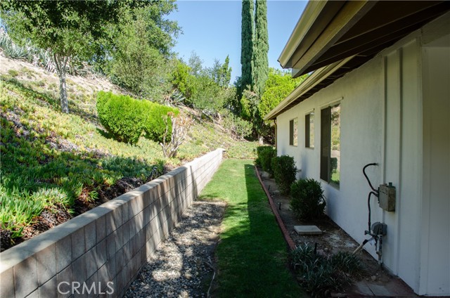 Detail Gallery Image 4 of 44 For 26701 Oak Branch Cir, Newhall,  CA 91321 - 2 Beds | 2 Baths