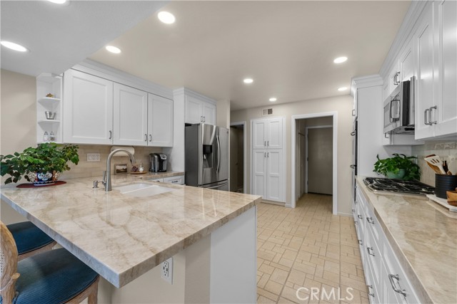 Detail Gallery Image 11 of 44 For 621 Westchester Ln, Thousand Oaks,  CA 91320 - 3 Beds | 2/1 Baths