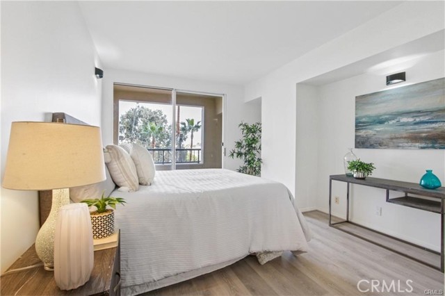 850 E Ocean Boulevard, Long Beach CA: https://media.crmls.org/medias/e55d2adf-aa72-4199-b9ef-f9a4b49772d7.jpg