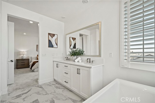 297 Lynx, Irvine CA: https://media.crmls.org/medias/e55d4fa2-0a3e-4f9a-a2fd-6d9247ea52e3.jpg