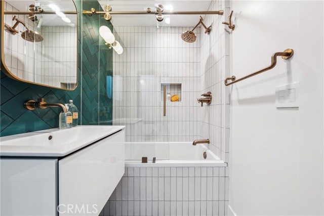 1264 Ozeta Terrace, West Hollywood CA: https://media.crmls.org/medias/e55d6209-5bef-4d15-9e52-7d77bd782fd1.jpg