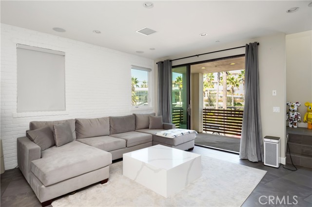 Detail Gallery Image 8 of 28 For 12837 N Seaglass, Los Angeles,  CA 90094 - 3 Beds | 2/1 Baths