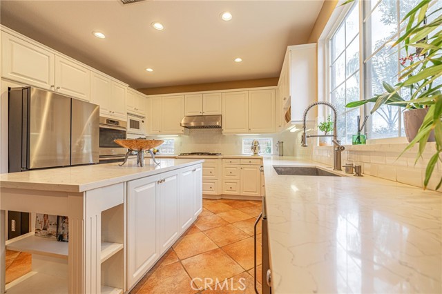 Detail Gallery Image 19 of 48 For 574 Oak Tree Ct, Simi Valley,  CA 93065 - 5 Beds | 4/1 Baths