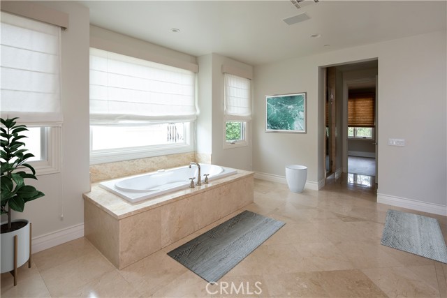 Detail Gallery Image 14 of 19 For 226 Morning Canyon Rd, Corona Del Mar,  CA 92625 - 4 Beds | 4/2 Baths