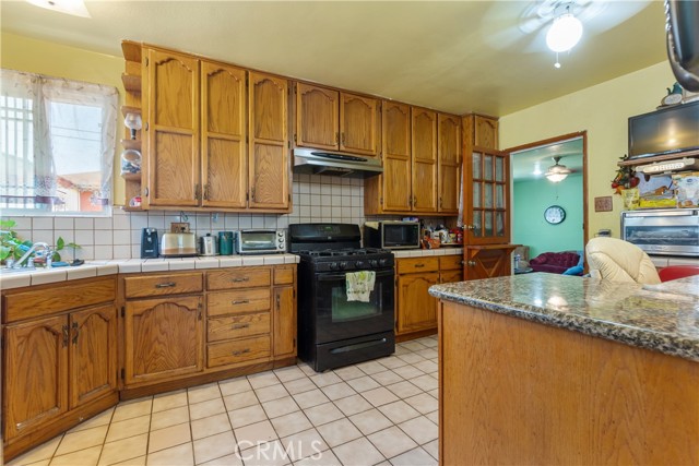 11028 Spinning Avenue, Inglewood CA: https://media.crmls.org/medias/e55fef5a-88b0-4168-ac1b-5835ada6b549.jpg