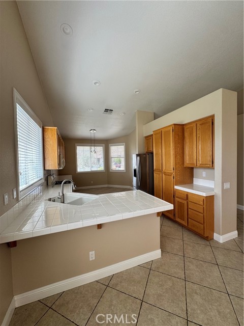 Detail Gallery Image 9 of 44 For 914 Banbury St, Hemet,  CA 92544 - 3 Beds | 2 Baths