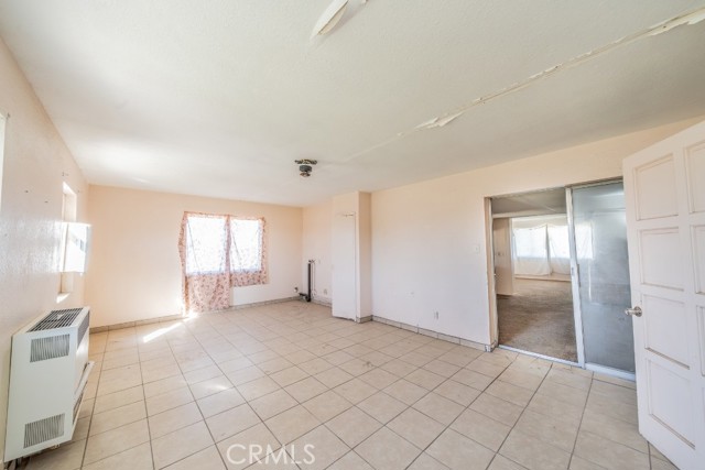 Detail Gallery Image 13 of 33 For 11025 Phelen Rd, Oak Hills,  CA 92344 - 3 Beds | 1 Baths