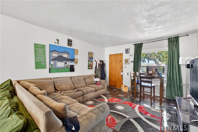 Detail Gallery Image 4 of 25 For 705 S Thorson Ave, Compton,  CA 90221 - 3 Beds | 1 Baths