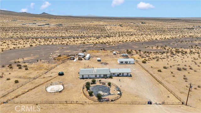 27320 Rodeo Road, Helendale CA: https://media.crmls.org/medias/e5603626-5870-4b73-899a-8b7d5f37d2f1.jpg