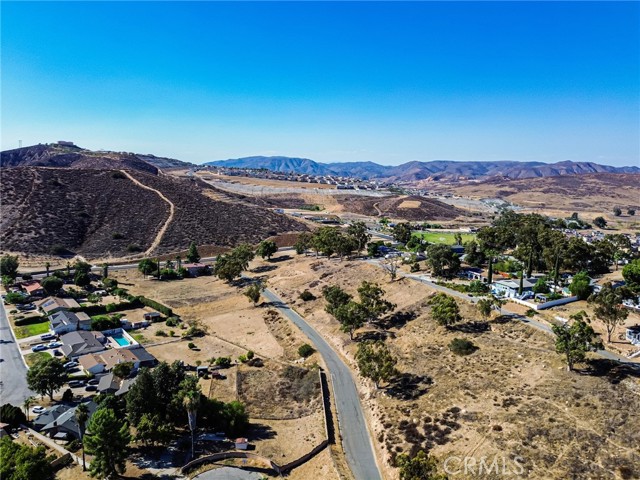 16376 Bailey Street, Lake Elsinore CA: https://media.crmls.org/medias/e560791b-afc8-4439-ad35-743fad878403.jpg