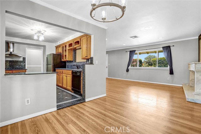 7836 Hanna Avenue, Canoga Park CA: https://media.crmls.org/medias/e560ff45-f980-4ded-bbf3-ab12628e5072.jpg