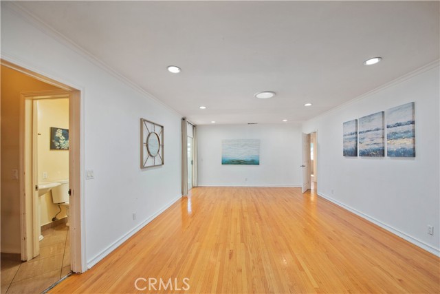 Detail Gallery Image 38 of 52 For 13608 Bassett St, Valley Glen,  CA 91405 - 6 Beds | 4 Baths