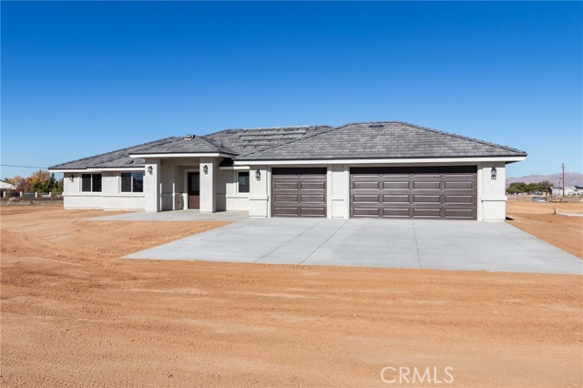 Detail Gallery Image 2 of 46 For 22520 Houston St, Apple Valley,  CA 92308 - 4 Beds | 2/1 Baths