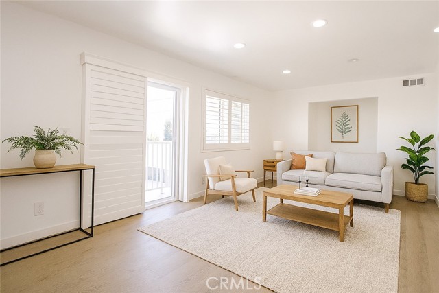 Detail Gallery Image 2 of 22 For 4215 Portola Ave, Los Angeles,  CA 90032 - 5 Beds | 3 Baths