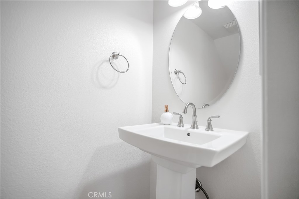 https://media.crmls.org/medias/e56254ef-b83e-4e15-ab01-7b97df9ae640.jpg?preset=X-Large