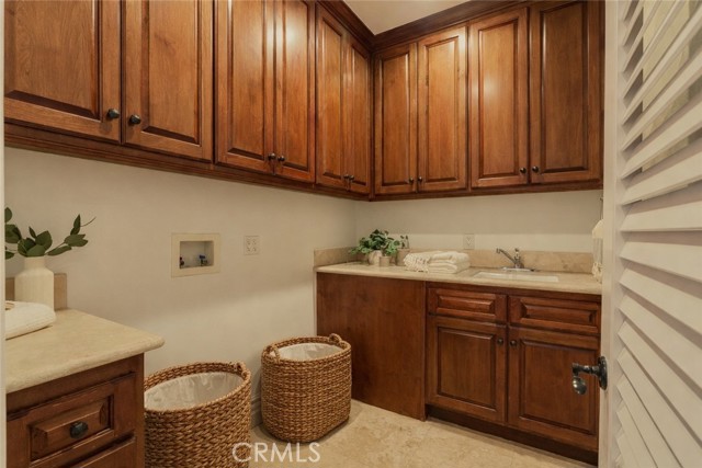 Detail Gallery Image 44 of 74 For 113 S Herrin, Manhattan Beach,  CA 90266 - 5 Beds | 4/1 Baths