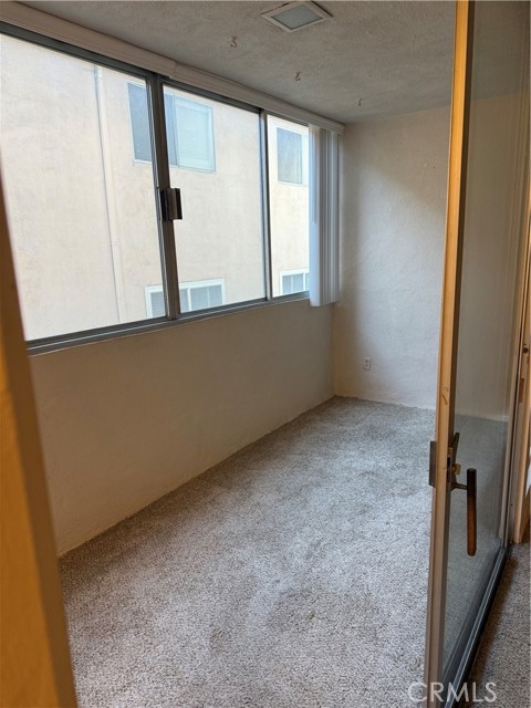 Detail Gallery Image 10 of 23 For 5339 Newcastle Ave #103,  Encino,  CA 91316 - 2 Beds | 2 Baths