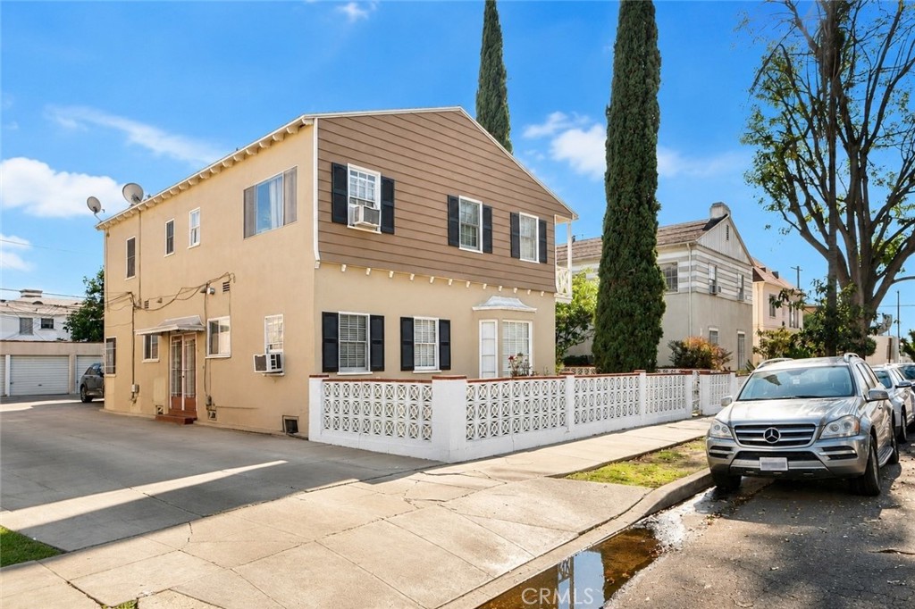 Apartment at 116 S Kings