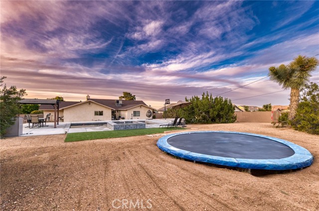 Detail Gallery Image 10 of 59 For 57731 San Tropeze, Yucca Valley,  CA 92284 - 5 Beds | 3 Baths