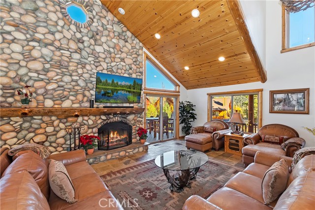 Detail Gallery Image 5 of 44 For 42311 Eagle Ridge Dr, Big Bear Lake,  CA 92315 - 4 Beds | 2 Baths