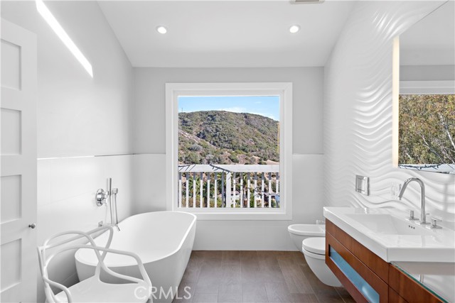 Detail Gallery Image 24 of 35 For 1414 Morningside Dr, Laguna Beach,  CA 92651 - 3 Beds | 2 Baths