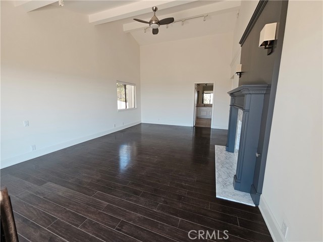 3622 Roberts View Place, Studio City CA: https://media.crmls.org/medias/e565a913-4d76-47f3-aa85-a47b3d31d0cd.jpg