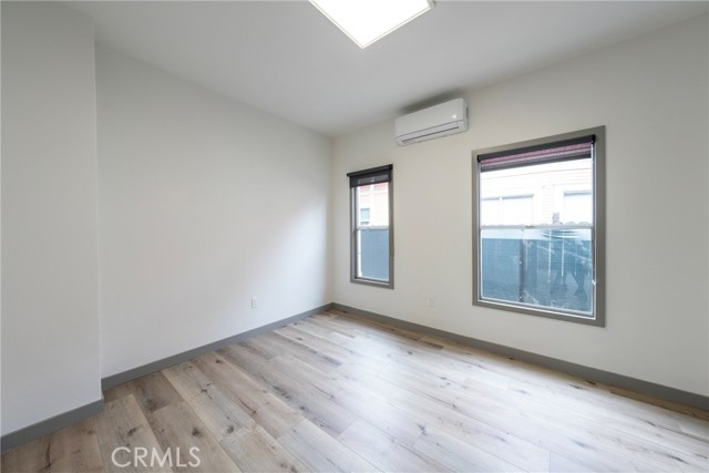 532 W 5th Street, Long Beach CA: https://media.crmls.org/medias/e565e6e6-fe35-4319-8b2f-2267efa5ab8f.jpg