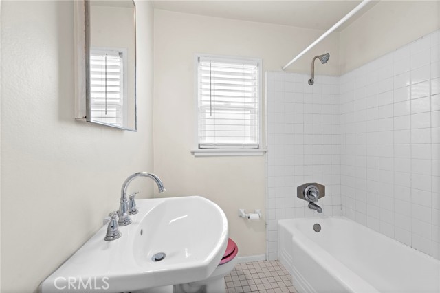 610 Marguerite Avenue, Corona del Mar CA: https://media.crmls.org/medias/e5662e7e-477c-4f6c-b3dc-3a4970338b5f.jpg